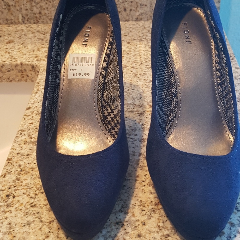 Suede Pumps